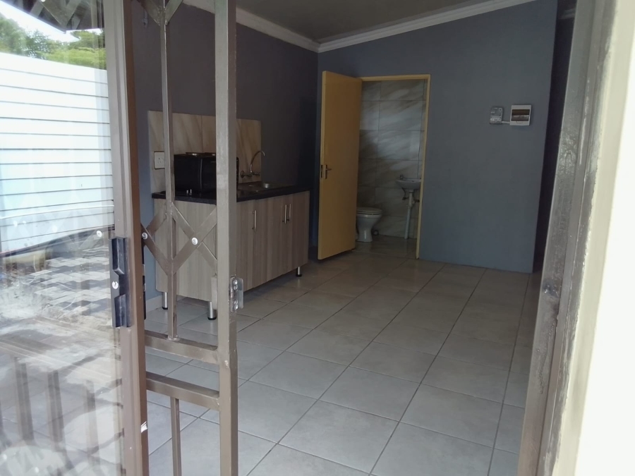 To Let 1 Bedroom Property for Rent in Oos Einde North West